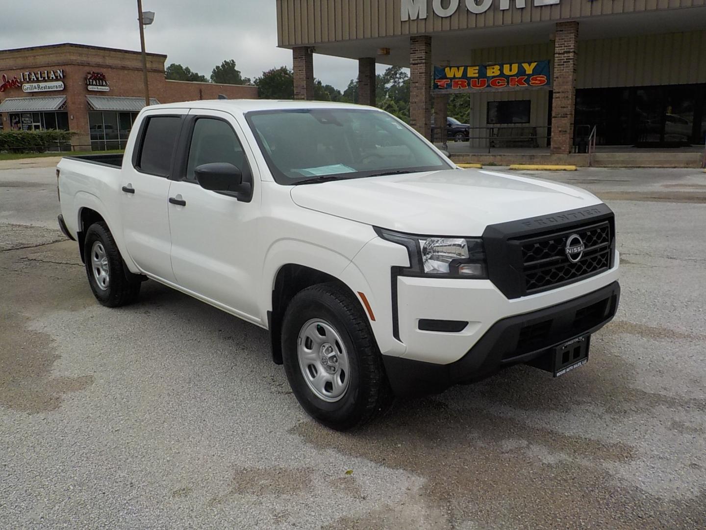 2024 White /Gray Nissan Frontier s (1N6ED1EJXRN) with an 3.8L V6 engine, Automatic transmission, located at 1617 W Church Street, Livingston, TX, 77351, (936) 327-3600, 30.710995, -94.951157 - ONE OWNER!! LOW MILES!! CREW CAB!! - Photo#1